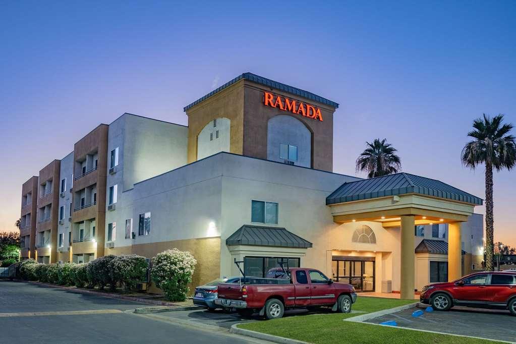 Ramada By Wyndham Bakersfield Hotel Екстериор снимка