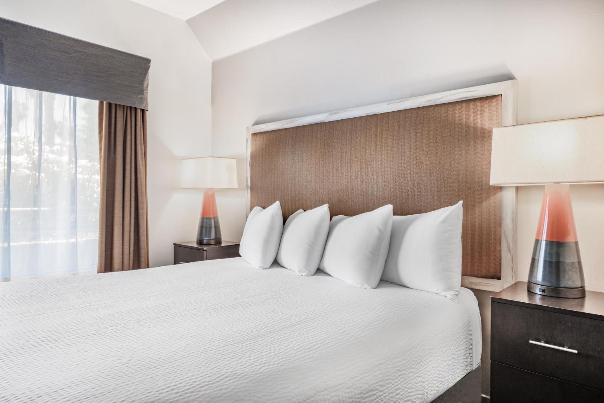 Ramada By Wyndham Bakersfield Hotel Екстериор снимка