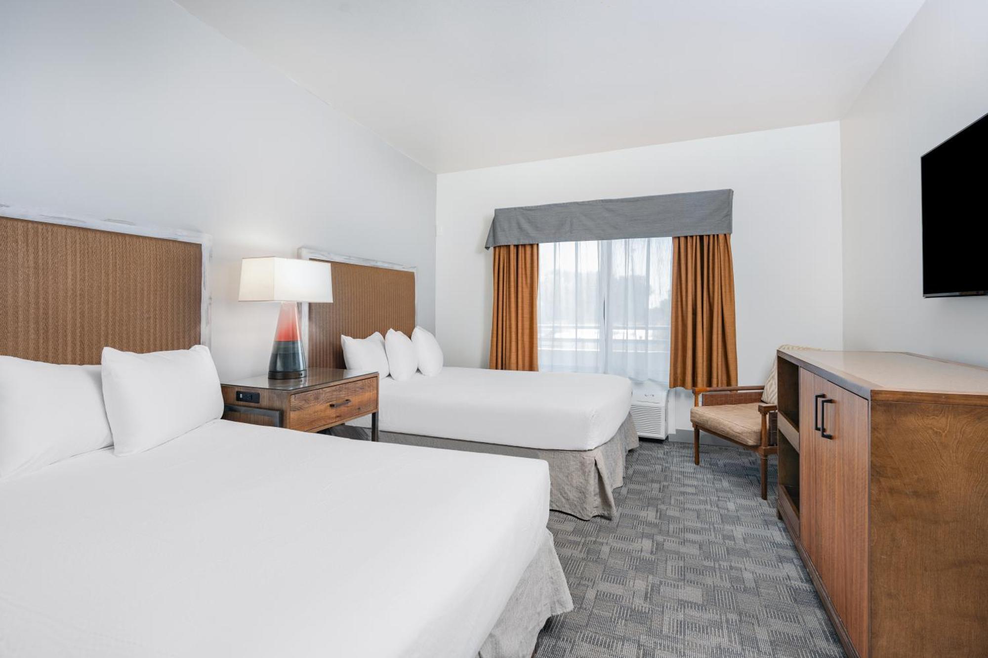 Ramada By Wyndham Bakersfield Hotel Екстериор снимка