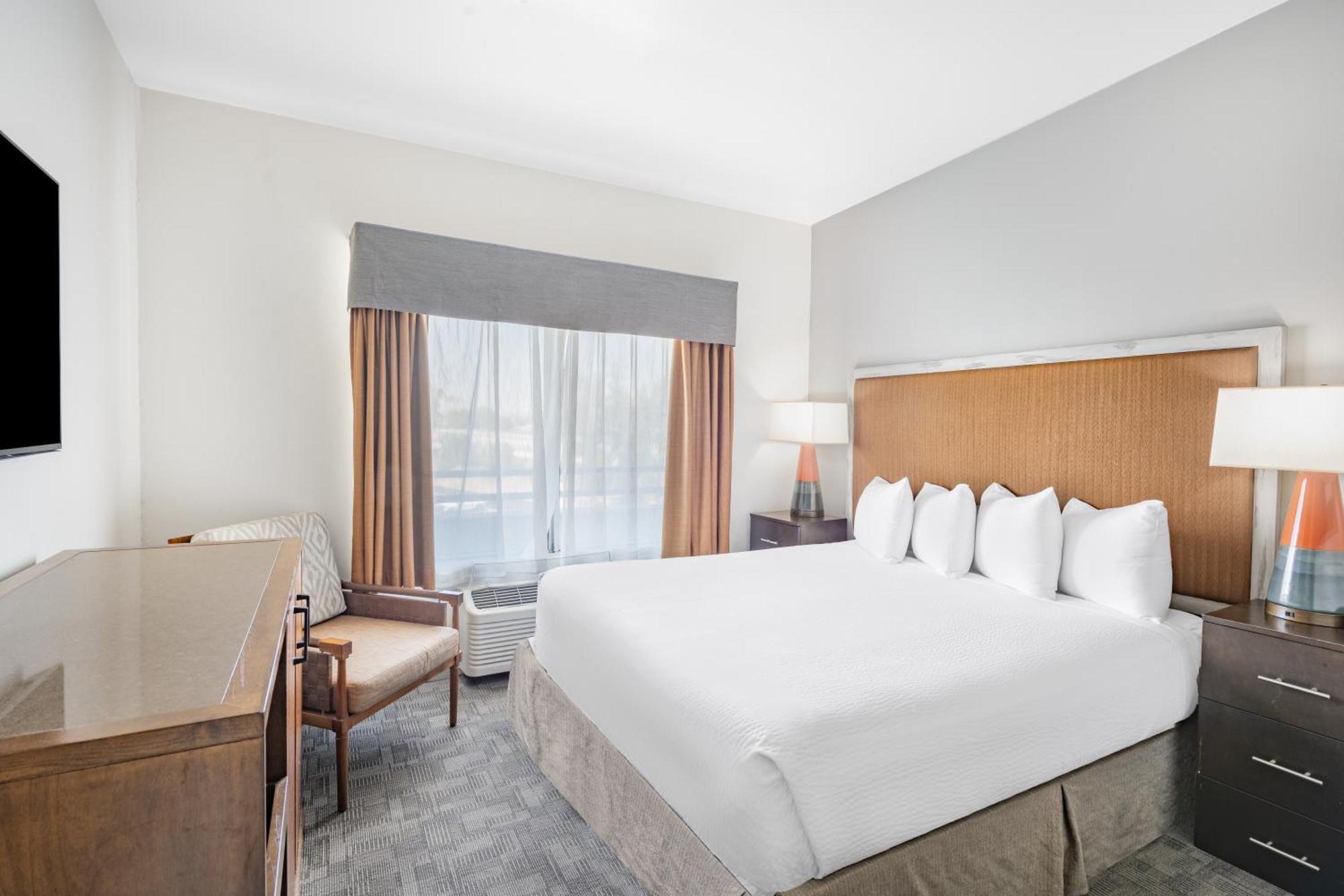 Ramada By Wyndham Bakersfield Hotel Екстериор снимка
