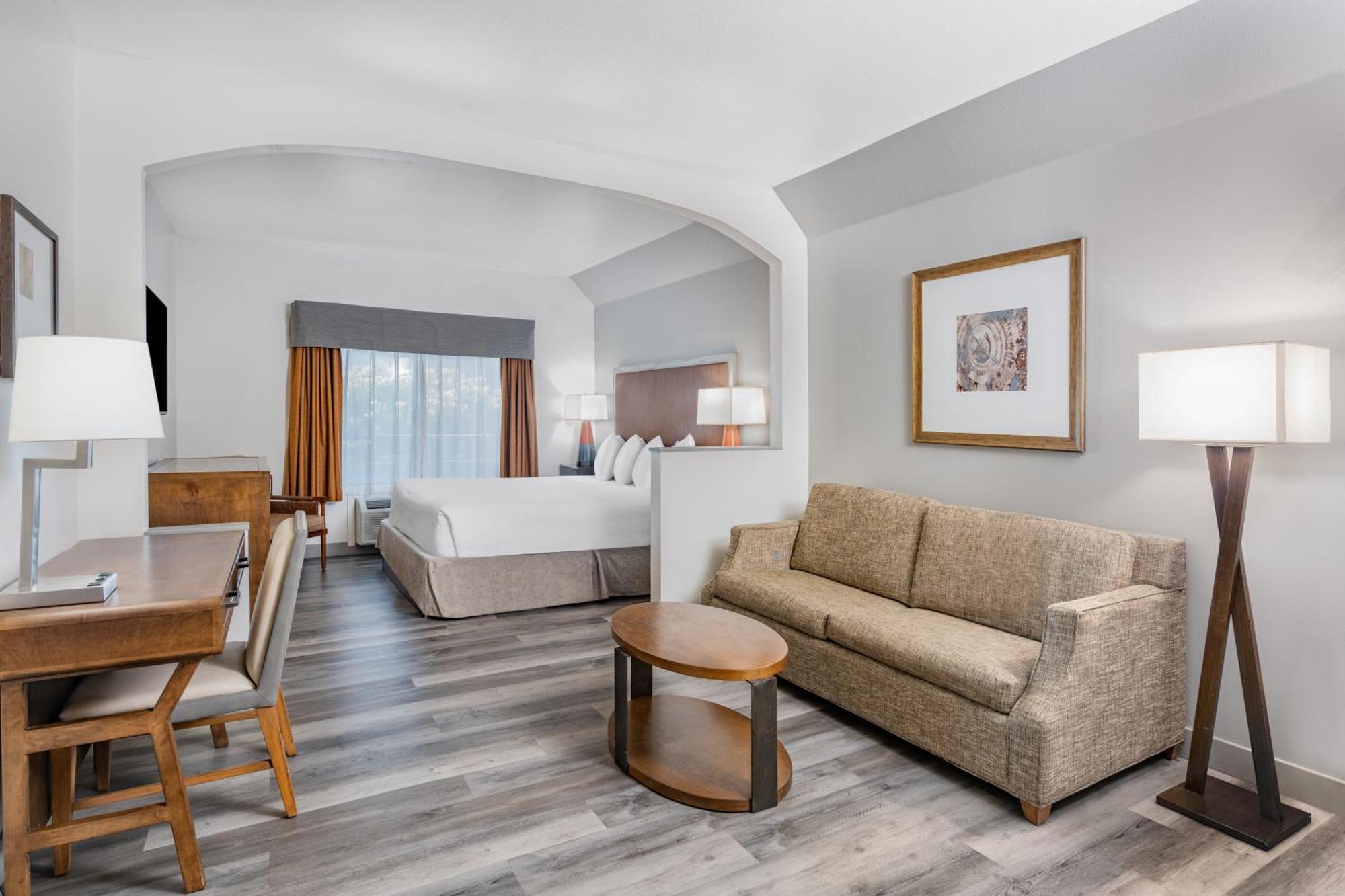 Ramada By Wyndham Bakersfield Hotel Екстериор снимка